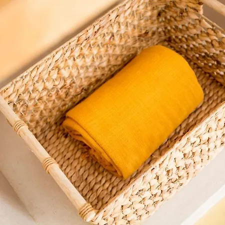 Tatil Evi Sea'ya Thoughtful -