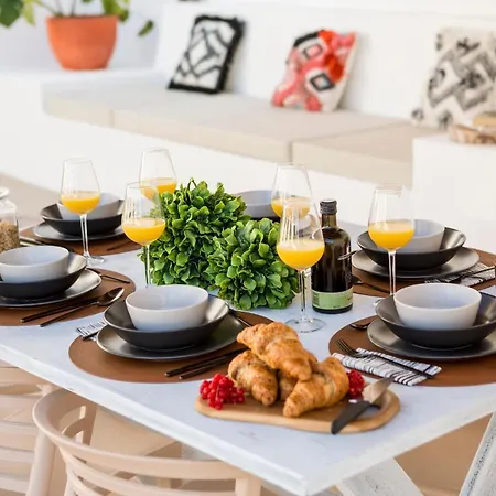 Tatil Evi Sea'ya Thoughtful - *